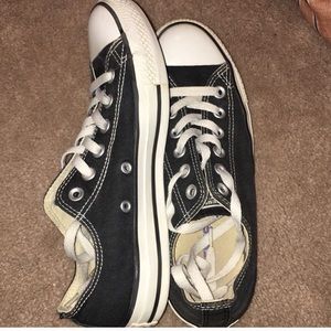 Black converse in good condition!!